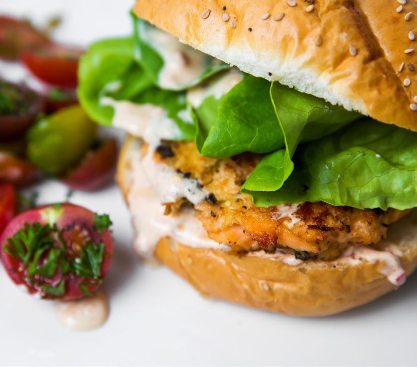 Crab cakes with asparagus